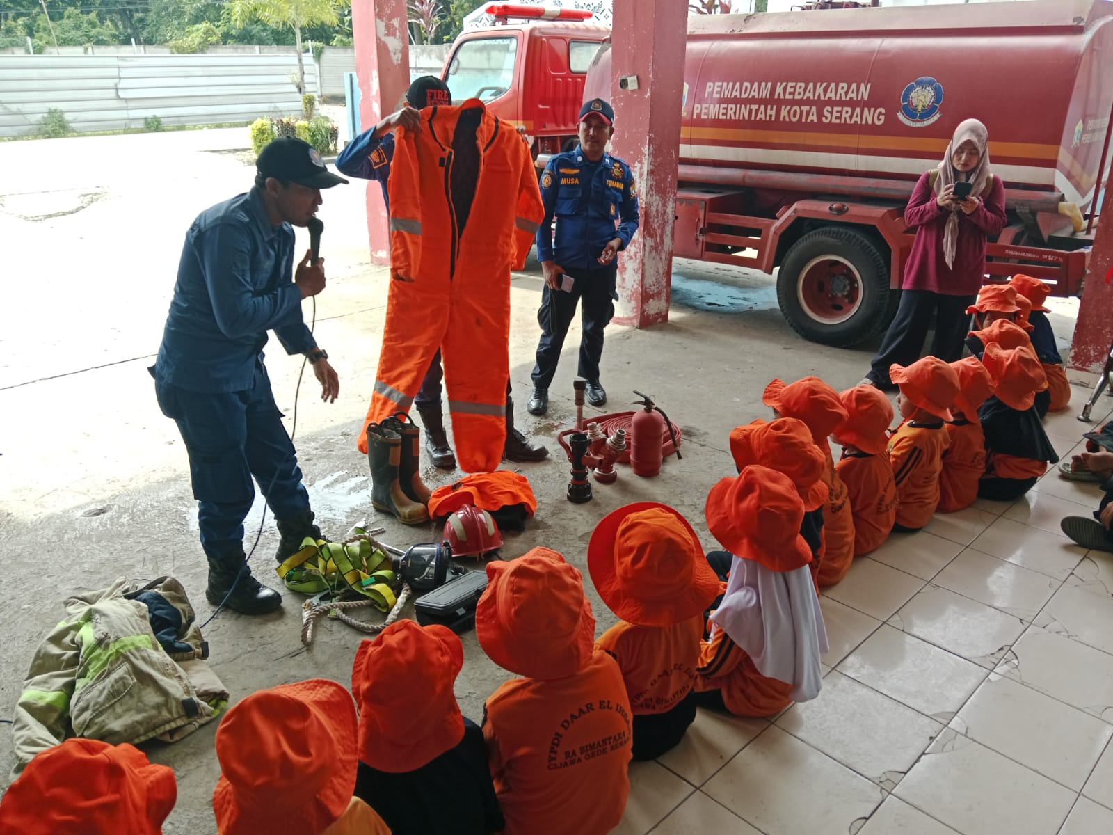 RA Bimantara Gelar Kunjungan Edukasi ke  Pemadam Kebakaran