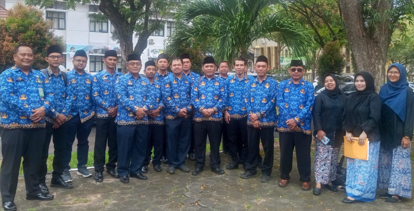 Apel Senin Memperingati Hari Kartini ke 61 Tahun 2025