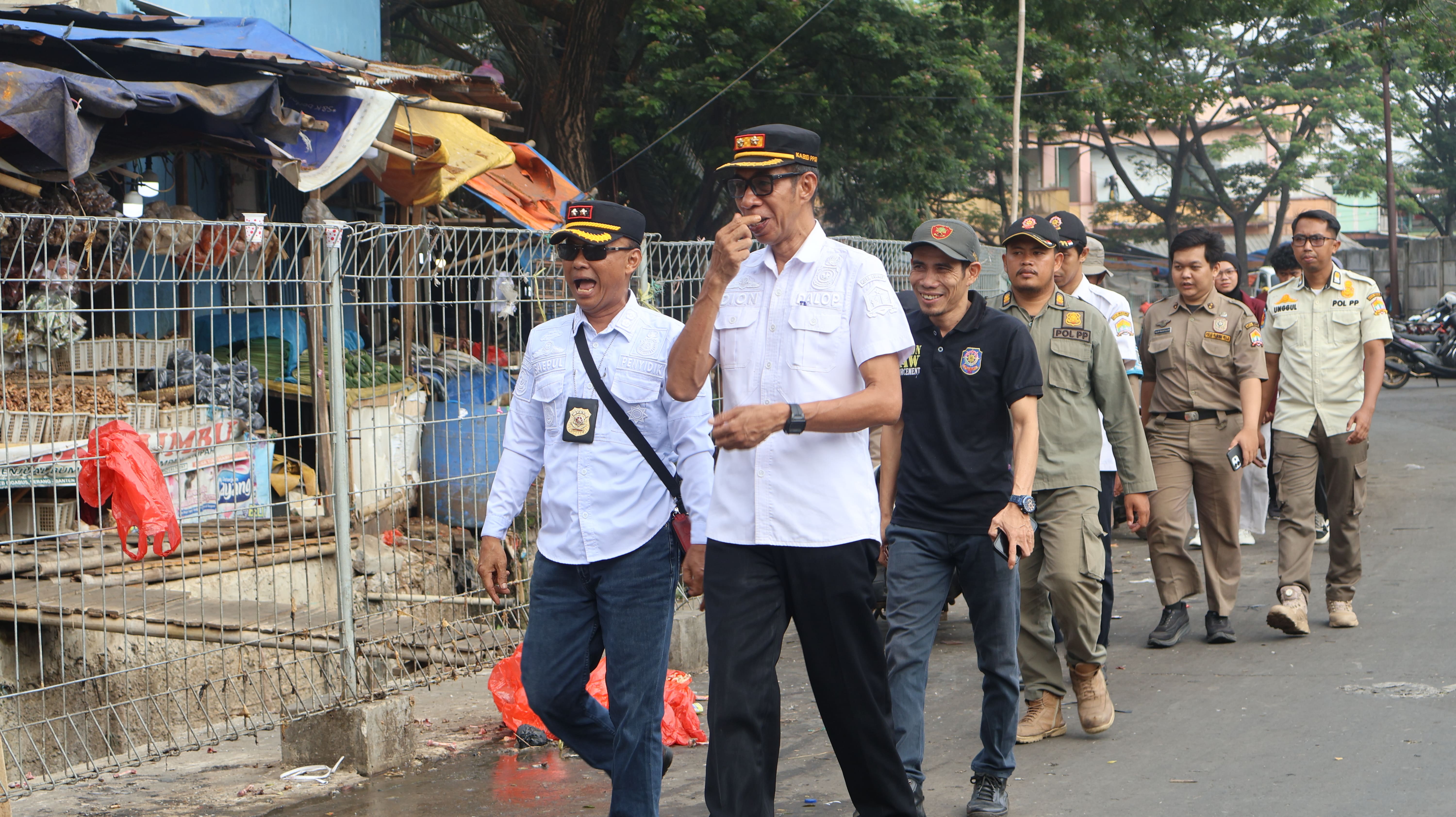 Penertiban Baliho & PKL (Pasar Rau, Jl. Kho Tarnaya, dan Pasar Lama)