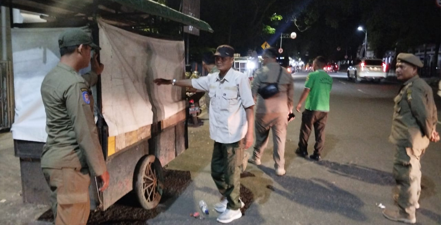 Patroli Malam Area Alun-alun Barat
