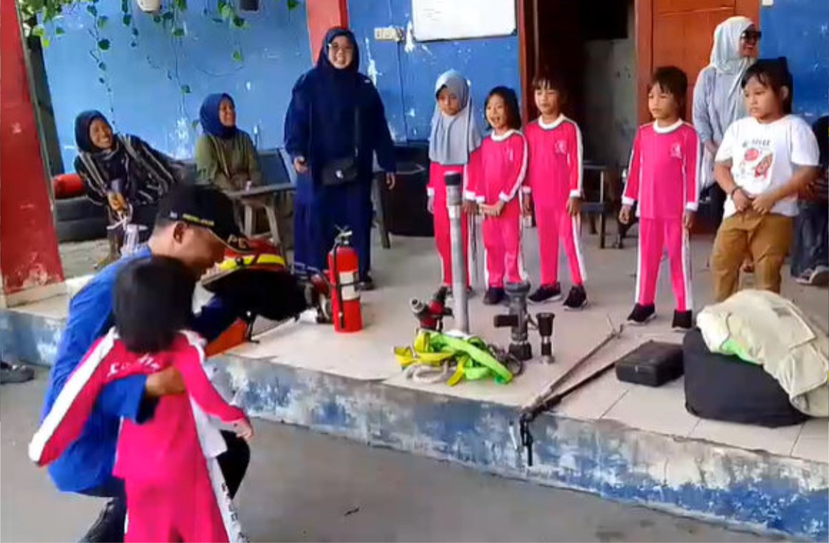 Peleton 3 Damkar Kota Serang Dikunjungi PAUD Asyifa Tirtayasa