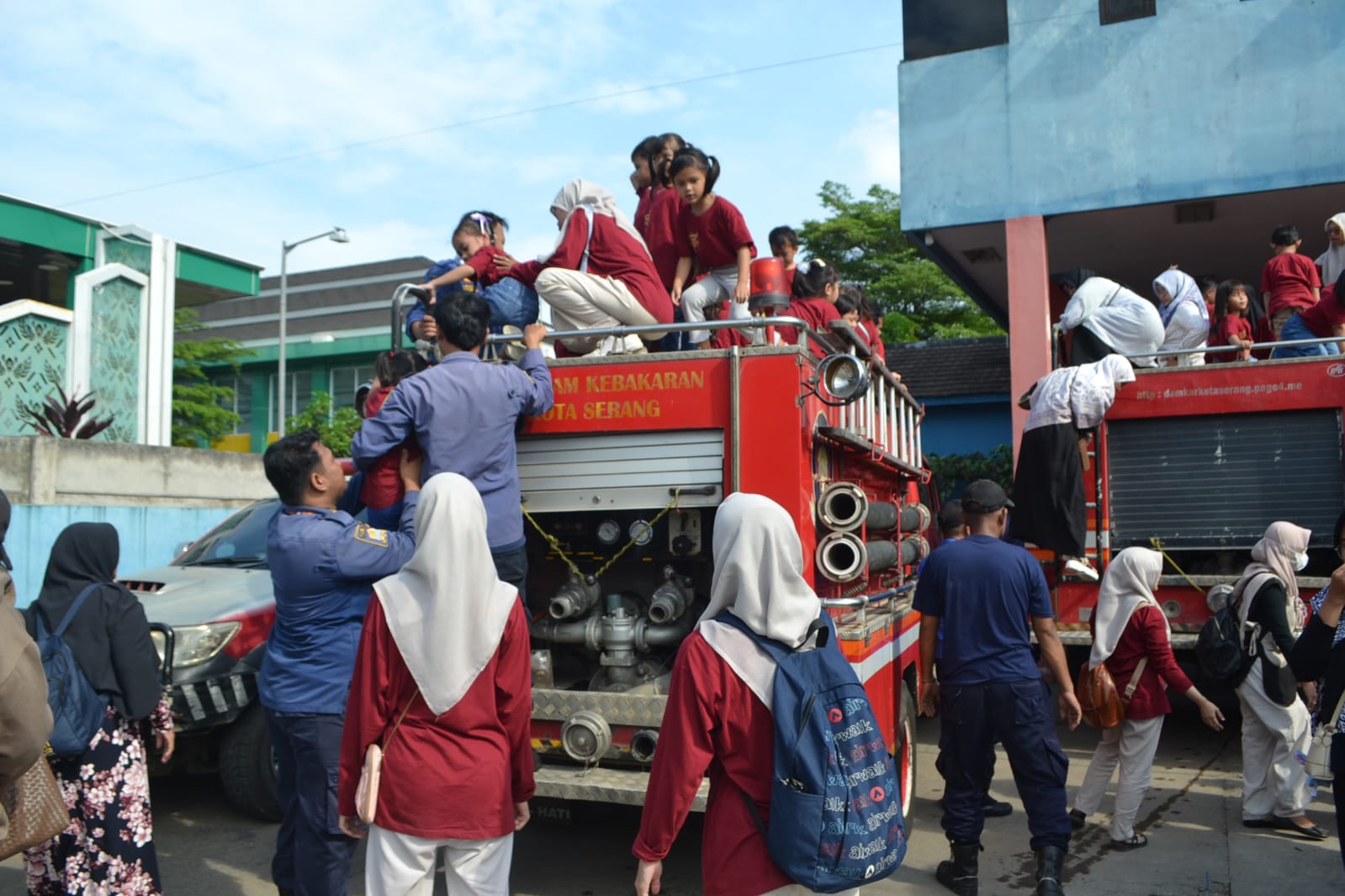 Antusias Siswa TK Cerdas Ceria Puri Angrek Saat Berkunjung ke Pemadam Kebakaran