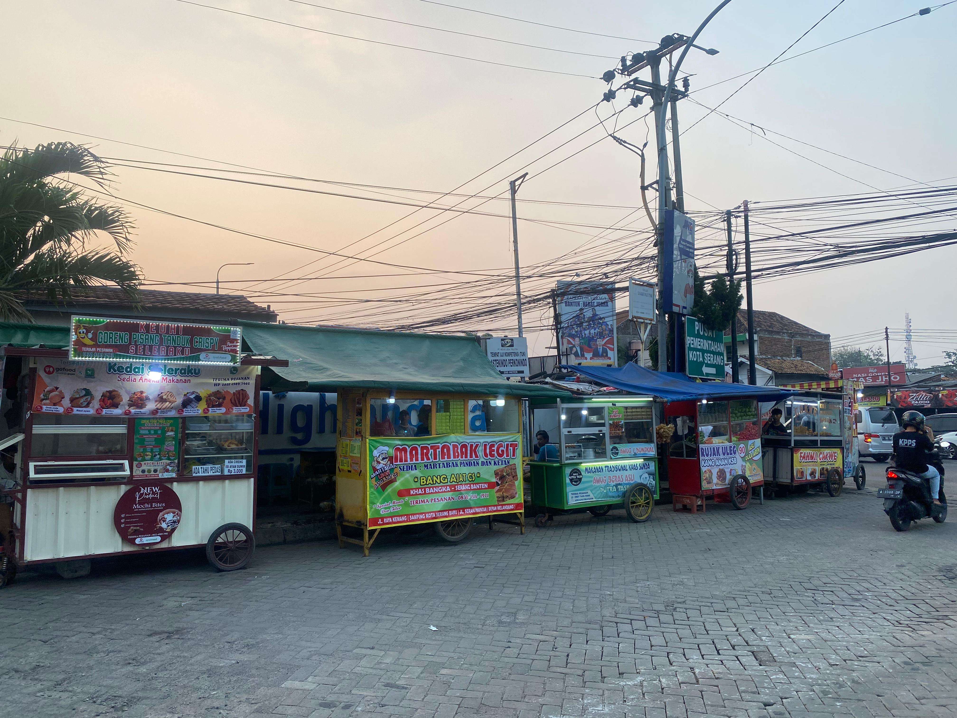 Penertiban PKL di Gerbang Kota Serang Baru