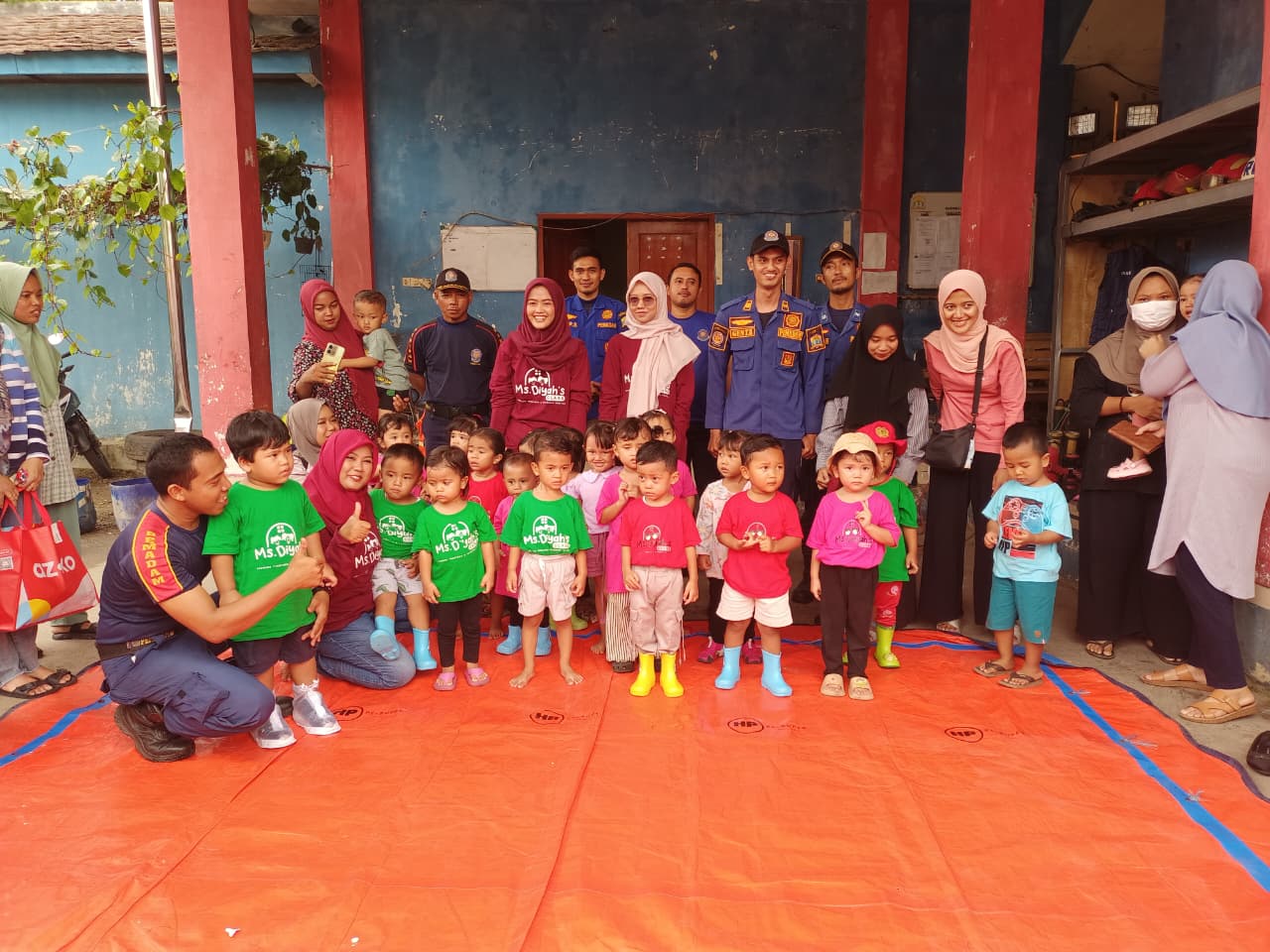 Komunitas Anak-anak Ms. Diyah's Class Puri Cempaka  Kenalkan Tugas Pemadam dan Mitigasi Kebakaran